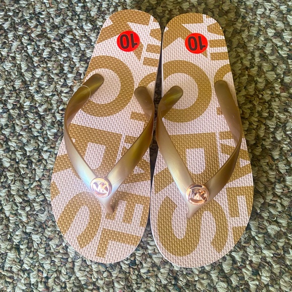 Michael Kors Shoes - Michael Kors flip flops sandals 🩴